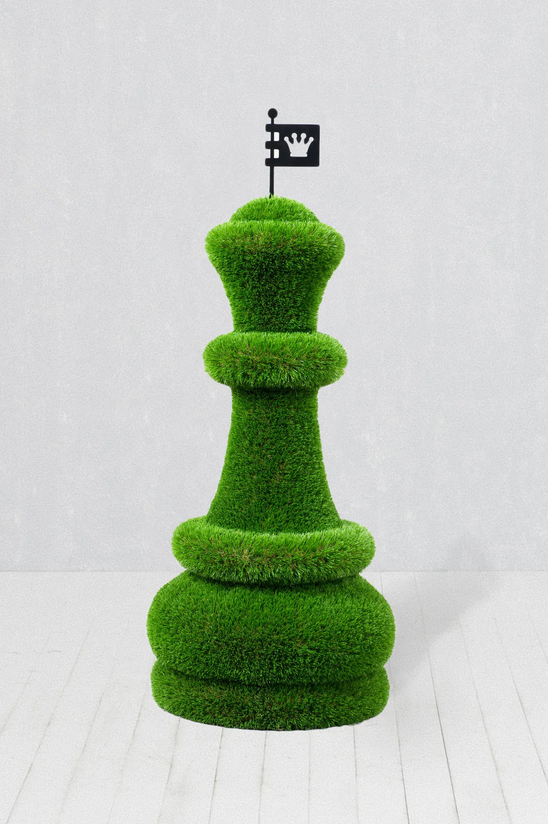 Turf Queen Chess Piece